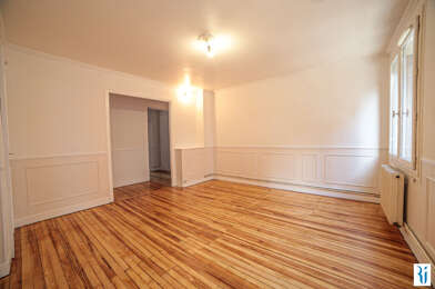 Appartement 3 pièces 735 €