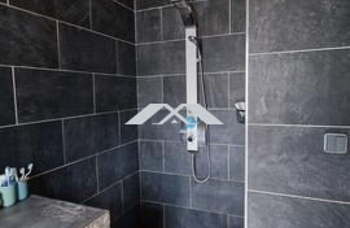 COMPLEXE IMMOBILIER MAISON T4 ET T2/3 PLUS PISCINE IDEAL POUR RE — photo 5