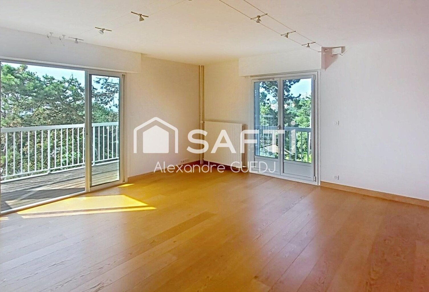 GRAND T4 DE 95 M² EN EXCELLENT ETAT + TERRASSE + PARKING + CAVE — photo 1