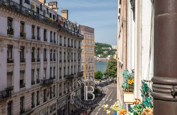 Lyon 1er – Rue de la Martinière – Appartement de caractère de 120 m² avec cave et grenier — photo 2