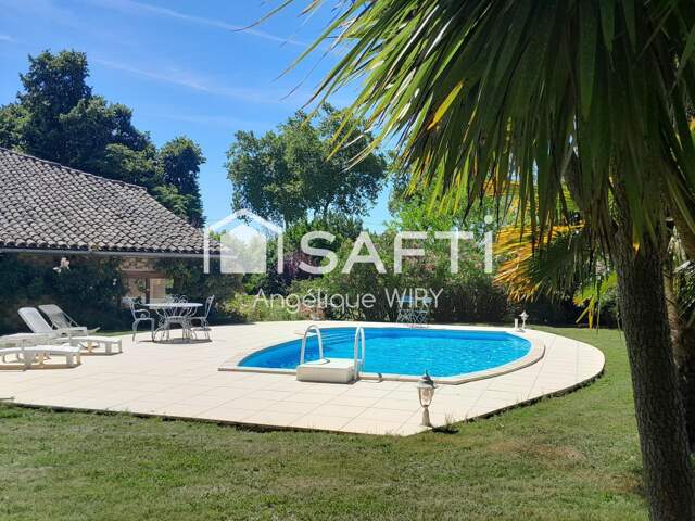Description de cette maison de 278 m² avec piscine et terrain de plus de 7000 m² — photo du bien