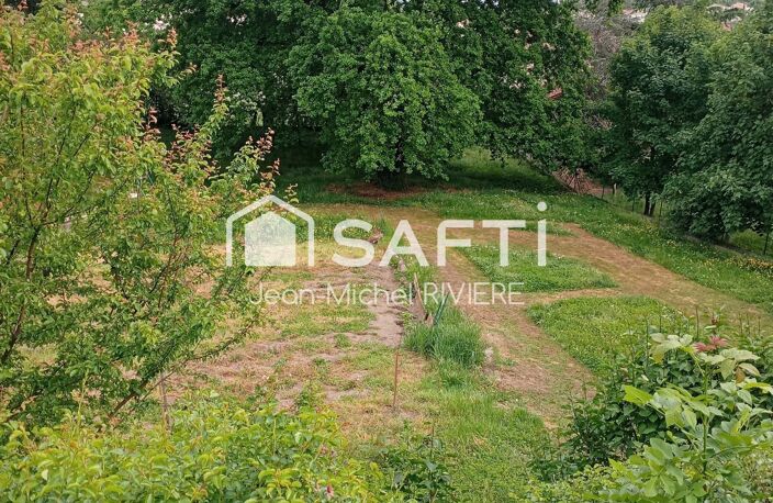 Située sur la commune de Saint-Martin-la-Plaine, je vous propose cette charmante Propriété Familiale de 146 m2 (+cellier de 24 m2 et garage de 26 m2), implantée sur 3300 m2 de terrain avec un petit étang. — photo 3