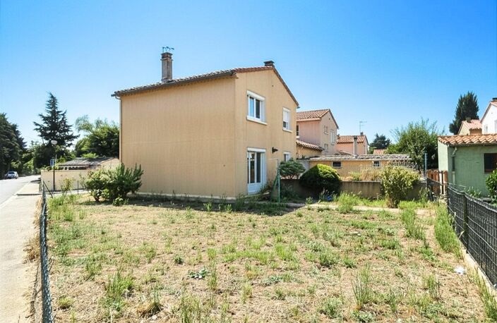 Villa R+1 entièrement rénovée de 85m² avec garage et jardin — photo 2