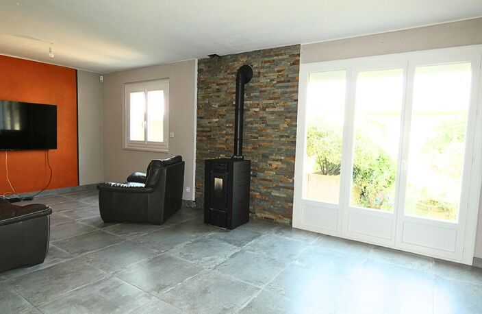 Villa R+1 entièrement rénovée de 85m² avec garage et jardin — photo 3
