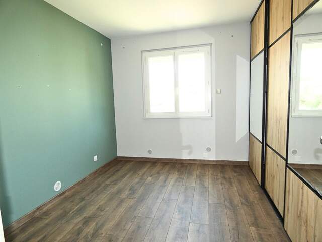 Villa R+1 entièrement rénovée de 85m² avec garage et jardin — photo du bien