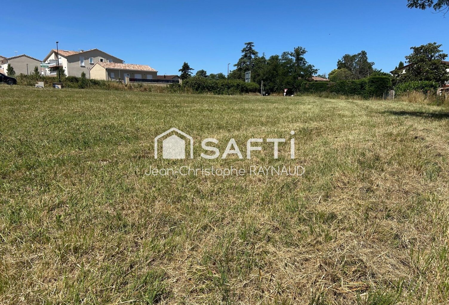Terrain viabilisé de 1 112 m² à Brens — photo 1