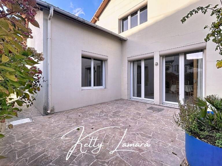 Maison familiale 5 pièces  121 m²  Saint-Cyr-l'École — photo 1