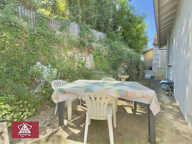 Maison avec grand garage, terrasses et jardin. — photo 2