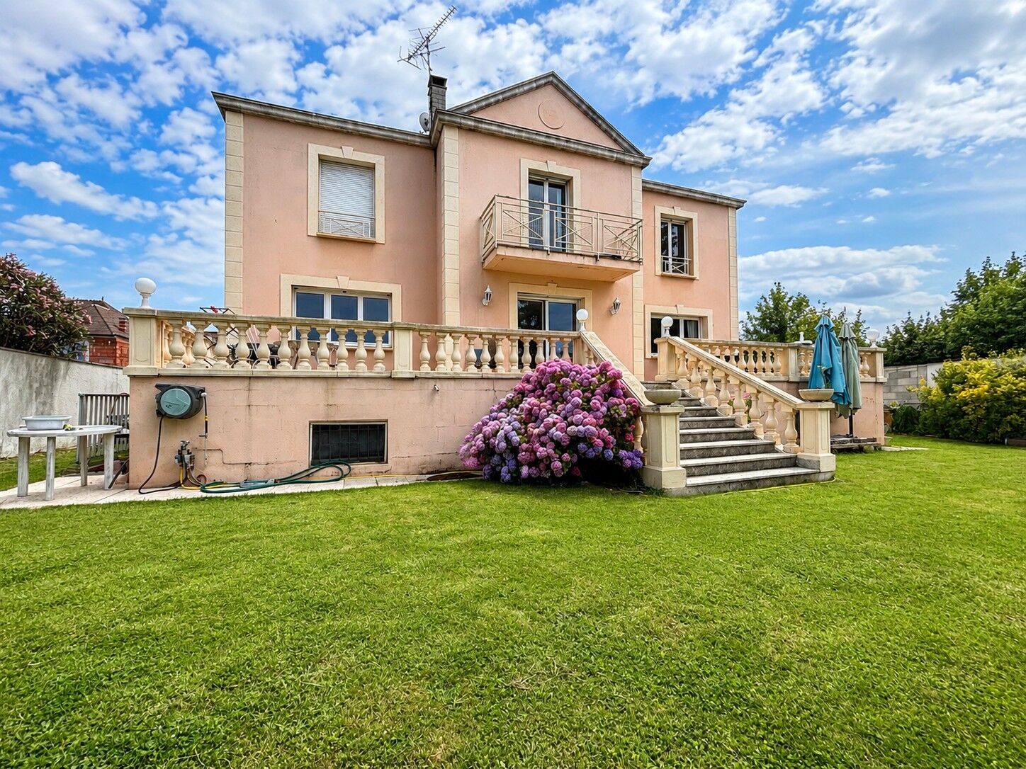 Maison 352m² — Paray-Vieille-Poste