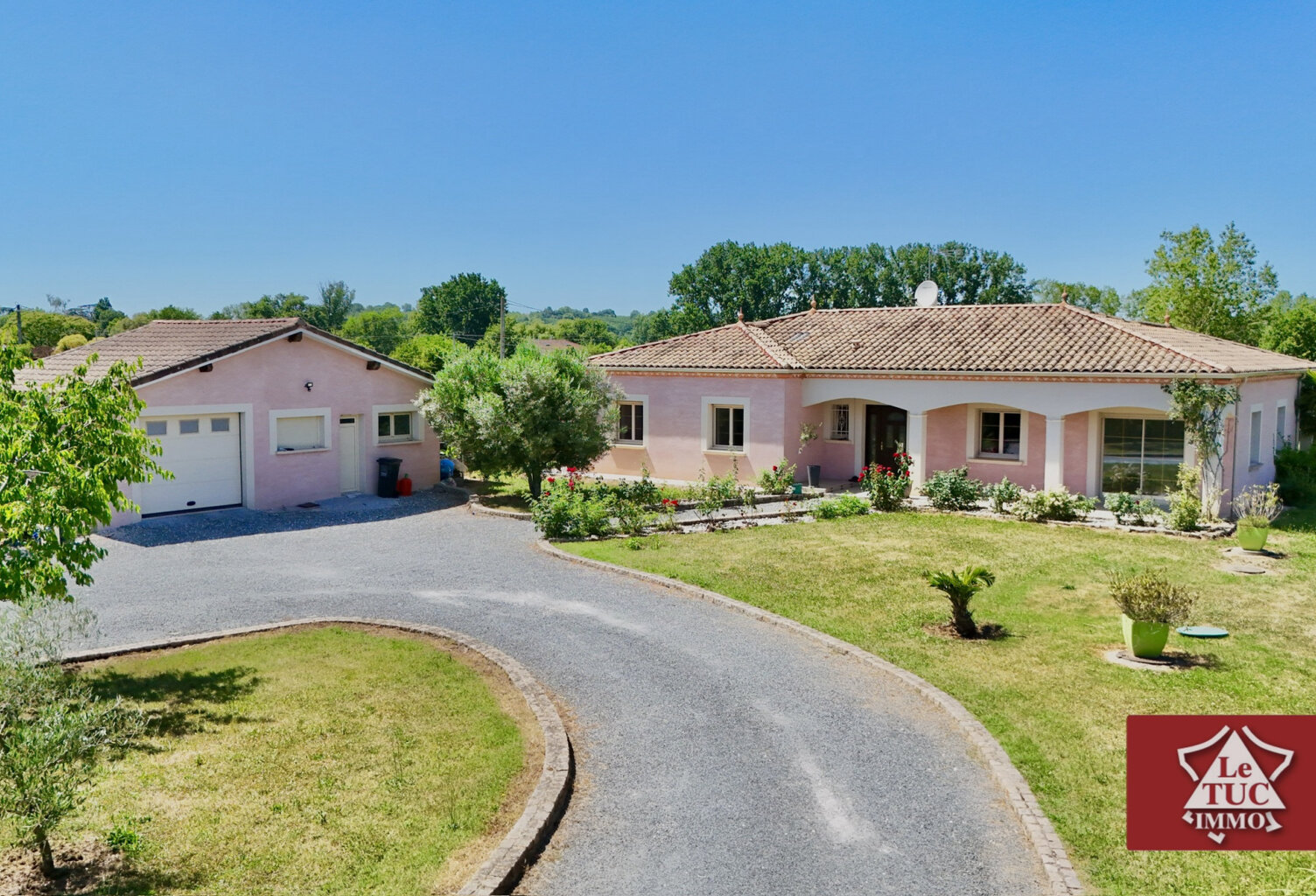 Maison contemporaine, 3 chambres avec garage et terrain — photo 1