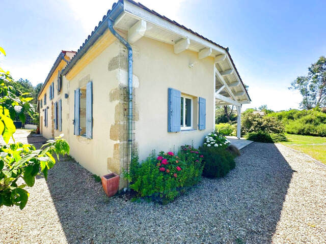 Rare Propriété en pierre 224 M2 Langon — photo du bien