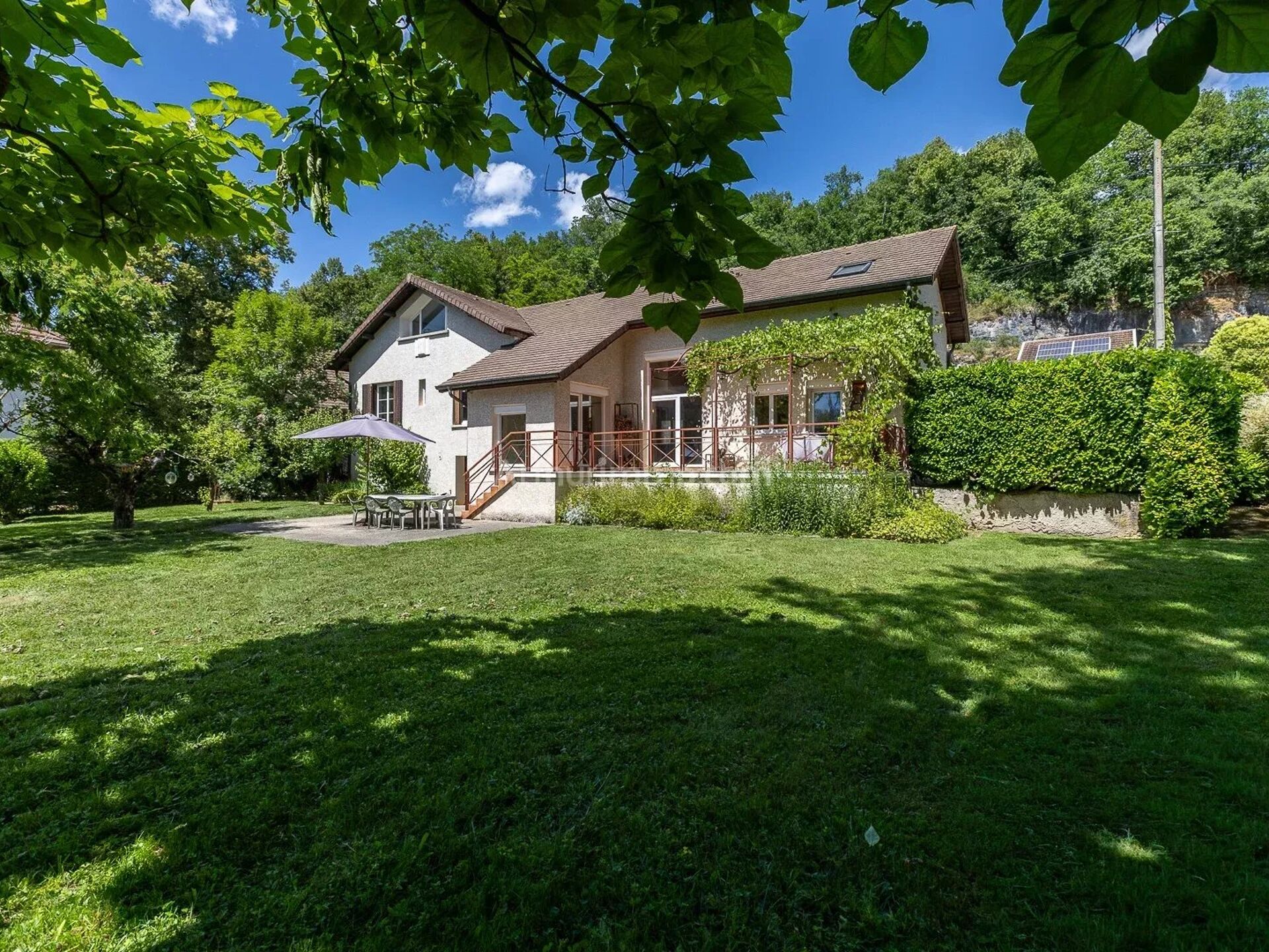Maison 6 pièces 175 m² · à Groslée-Saint-Benoit · 175 m² · 325 000 €