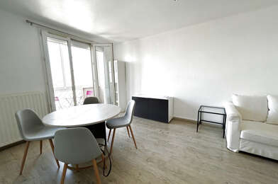 Appartement 3 pièces 910 €