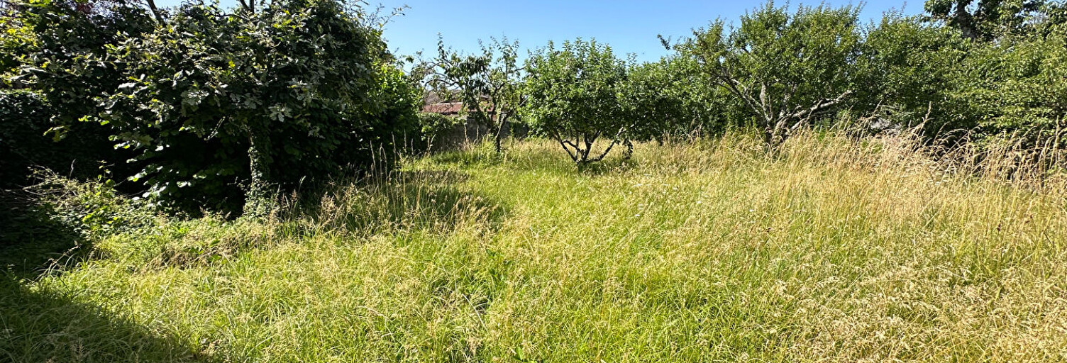 Terrain  1068 m² à vendre à Villieu-Loyes-Mollon (01800)