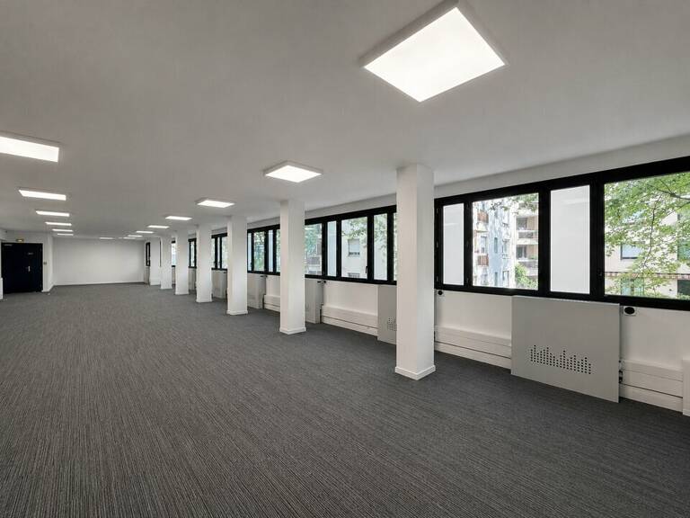 BUREAUX à LOUER — photo 1