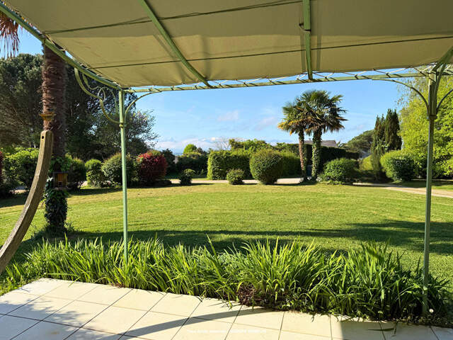 EXCLUSIVITE : Superbe villa familiale sur 2 000 m² plats avec vue sur les montagnes — photo du bien