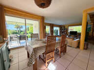 EXCLUSIVITE : Superbe villa familiale sur 2 000 m² plats avec vue sur les montagnes — photo 2