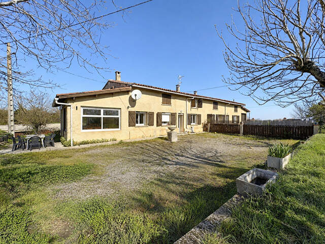 MERVILLE - ENSEMBLE IMMOBILIER DE 198 M² HABITABLES SUR UNE PARCELLE DE 2832 m² — photo du bien