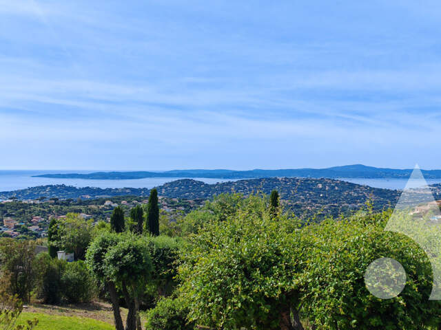 Terrain d'Exception avec Vue Mer Panoramique — photo du bien