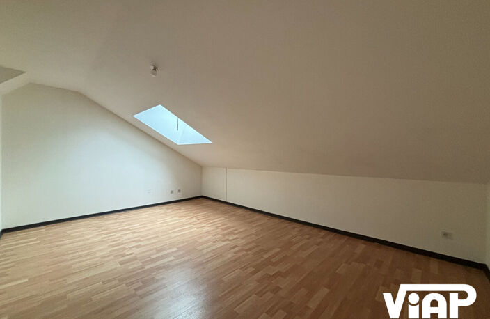 SPACIEUX T3 EN DUPLEX PROCHE DE LA PLACE DENIS DUSSOUBS — photo 5