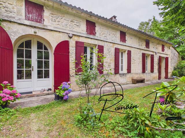 Maison de famille en pierre de 6 chambres au charme indéniable avec cheminées — photo du bien