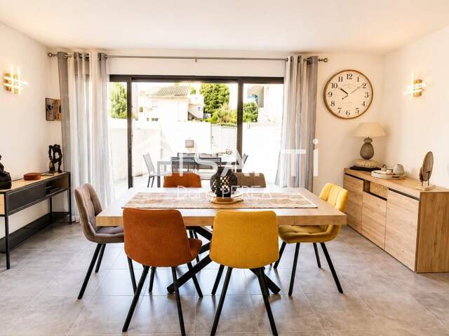 Appartement avec jardin terrasse et garage à deux pas de la mer. — photo du bien