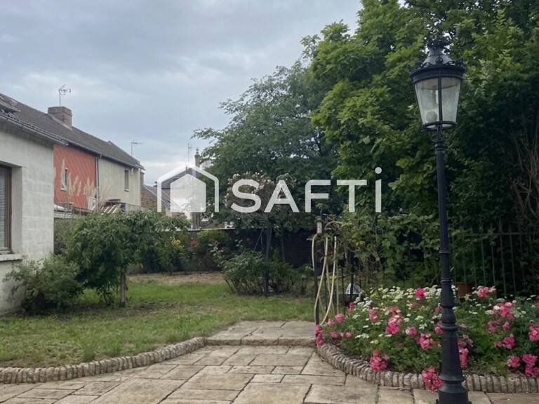 Beaux volumes pour cette maison de 179 m2 4 chambres,  garage,  atelier et fort potentiel ! — photo 1