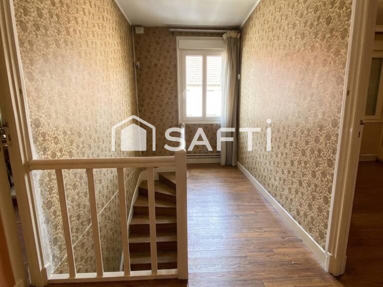 Beaux volumes pour cette maison de 179 m2 4 chambres,  garage,  atelier et fort potentiel ! — photo 1