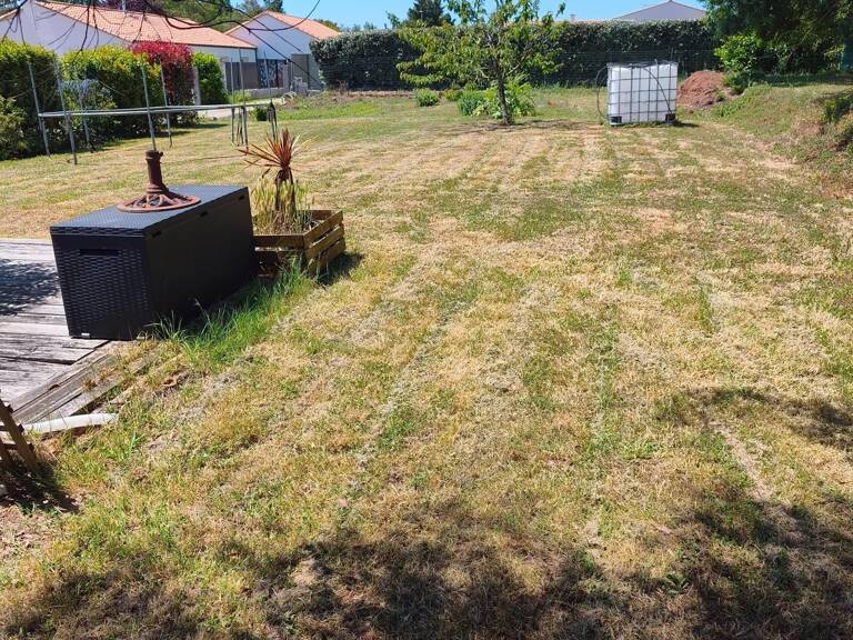Terrain 700 m² libre constructeur — photo 1