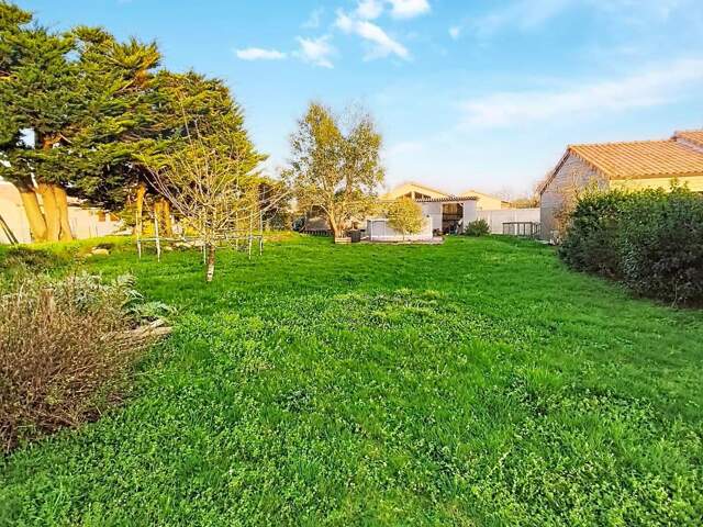 Terrain 700 m² libre constructeur — photo du bien