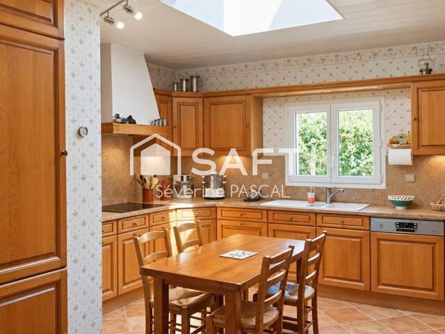 Grande maison familiale de 192m2 avec piscine, 6 chambres et 6152m2 de terrain — photo du bien