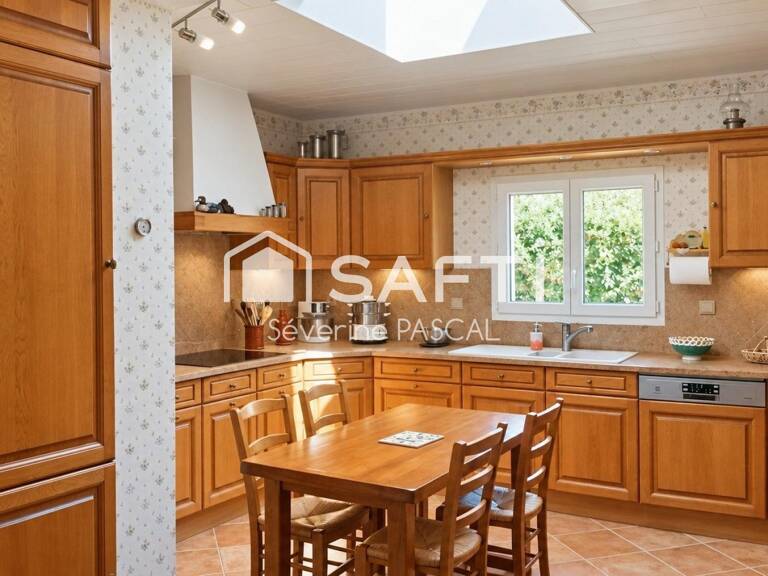 Grande maison familiale de 192m2 avec piscine, 6 chambres et 6152m2 de terrain — photo 1
