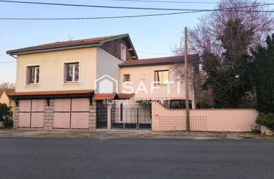 Grande maison individuelle sur joli terrain plat clos et arboré — photo du bien