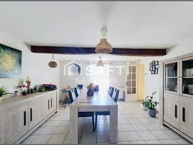 Maison de ville T5 avec garage, jardin et puits. — photo du bien
