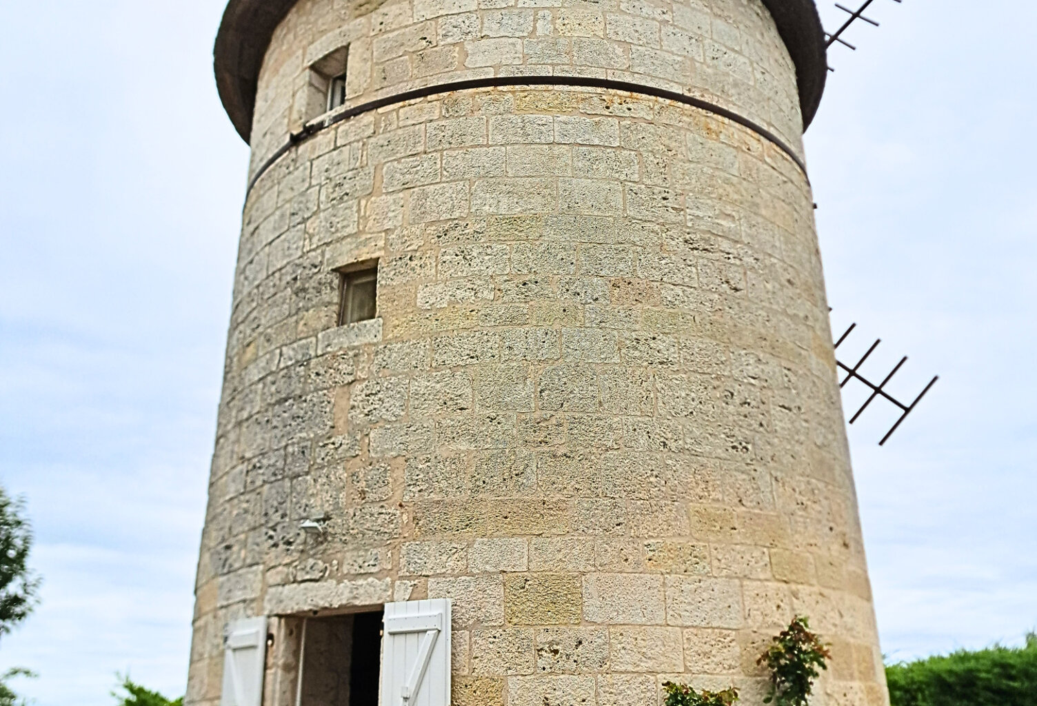 Mauvezin   Authentique moulin à vent restauré avec vue Pyrénées — photo 1