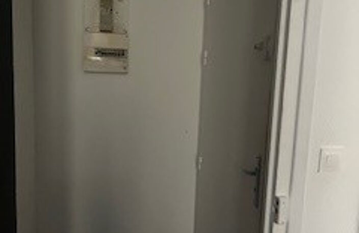 Rue du bourg studio meublé de 27,56m2 au 1er étage sans asce — photo 2