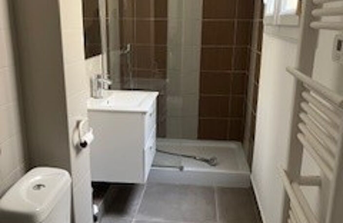 Rue du bourg studio meublé de 27,56m2 au 1er étage sans asce — photo 5
