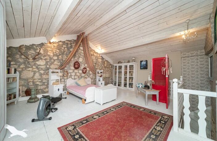 Maison en pierre de 3 pièces principales — photo 3