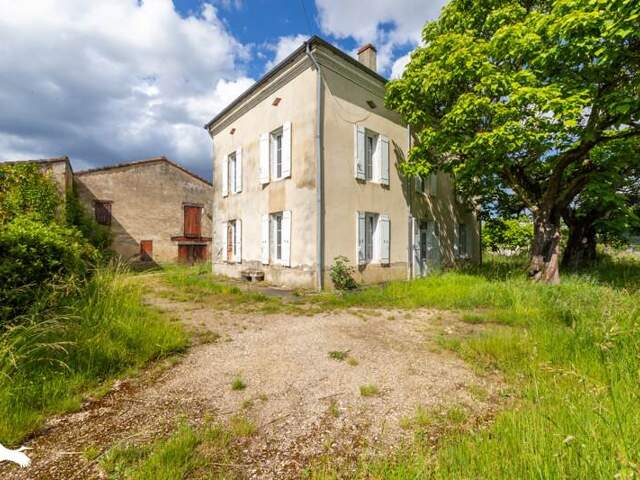 Maison en pierre de 5 pièces principales — photo du bien