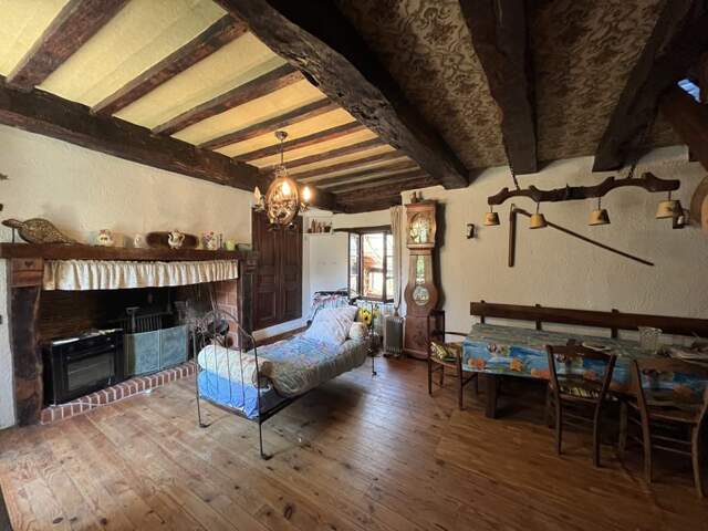 Maison en pierre de 6 pièces principales — photo du bien