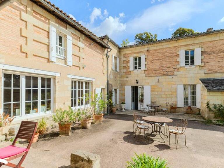 Maison en pierre de 18 pièces principales — photo 1