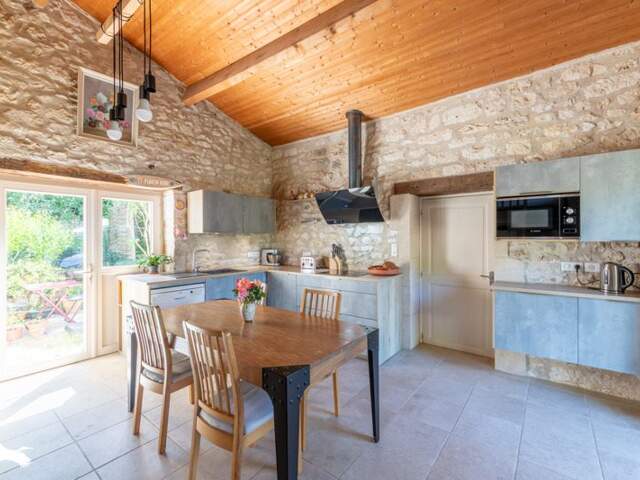 Maison en pierre de 5 pièces principales — photo du bien