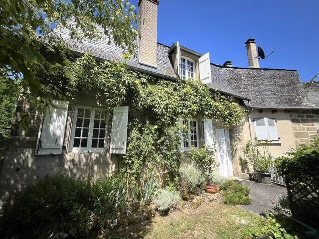 Maison en pierre de 5 pièces principales — photo du bien