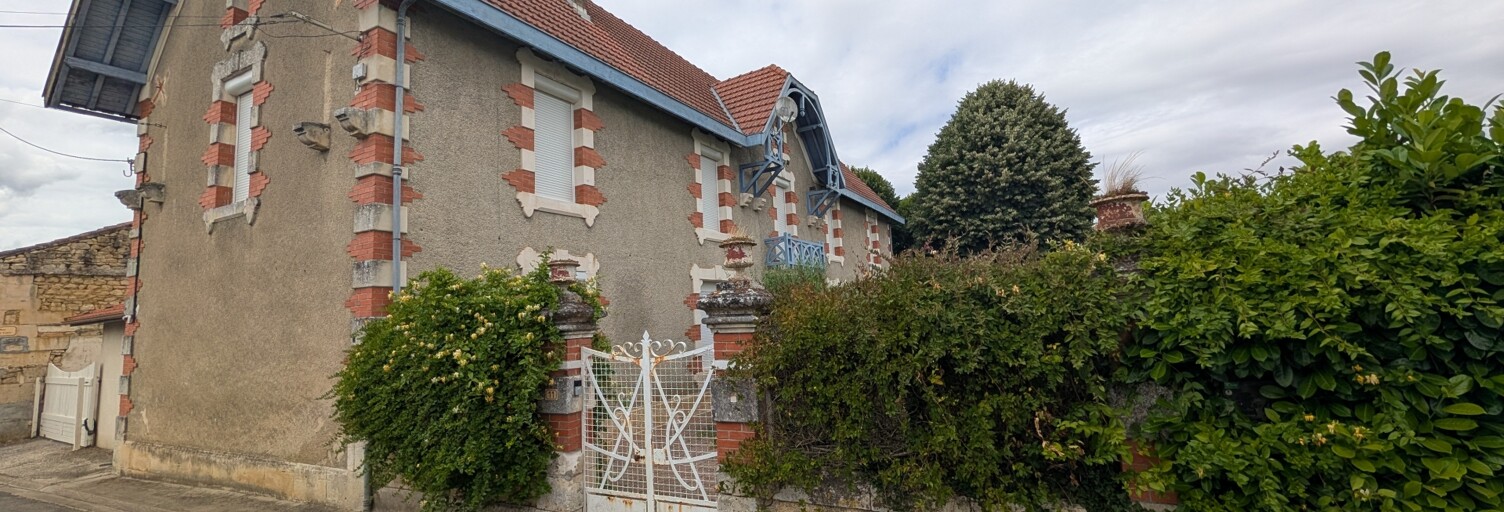 Maison 9 Pièces 320 m² à vendre à Mosnac-Saint-Simeux (16120)