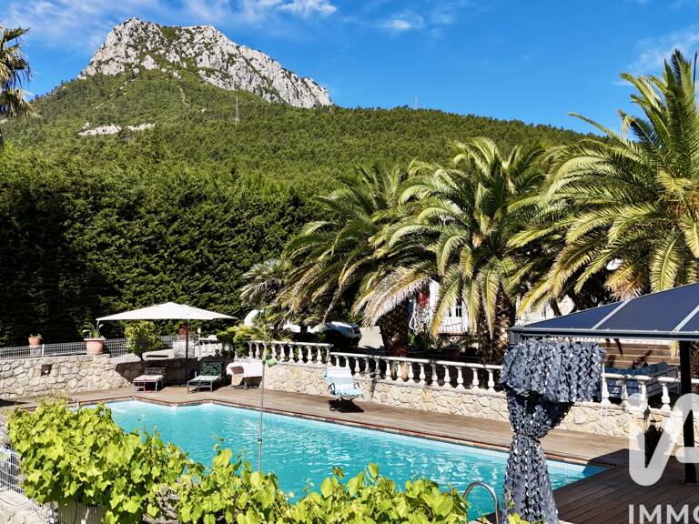Vente Maison/villa 8 pièces — photo 1