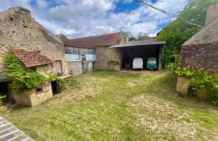 corps de ferme à rénover au coeur de la campagne bourguignonn — photo 2