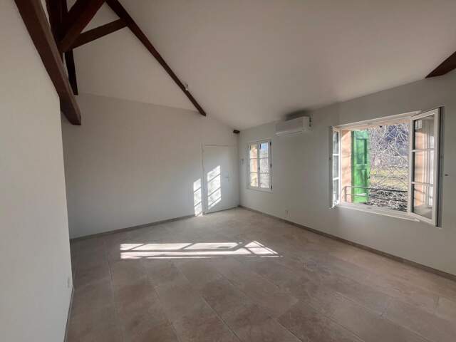 À louer – T3 rénové au dernier étage – 68 m² – Riez — photo du bien