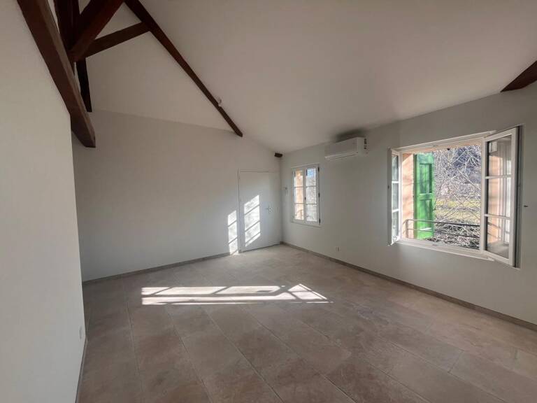 À louer – T3 rénové au dernier étage – 68 m² – Riez — photo 1
