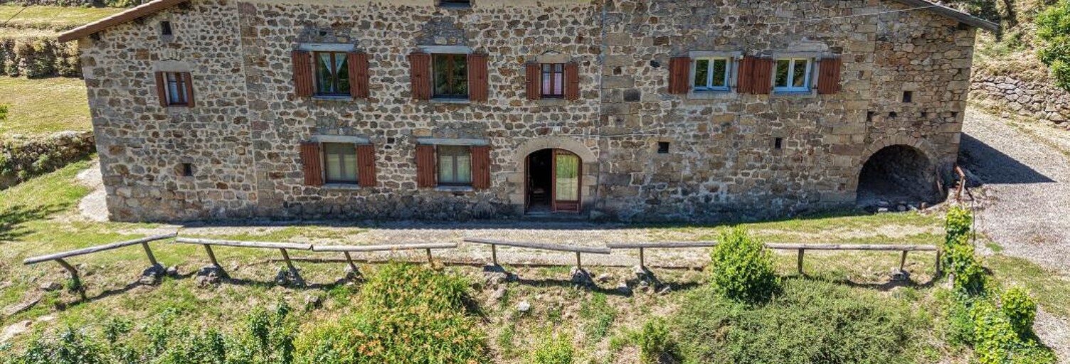 Maison 7 Pièces 191 m² à vendre à Saint-Genest-Lachamp (07160)