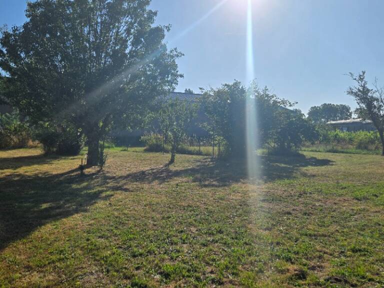 Terrain à bâtir à Saint-André-de-Cubzac (33240) — photo 1
